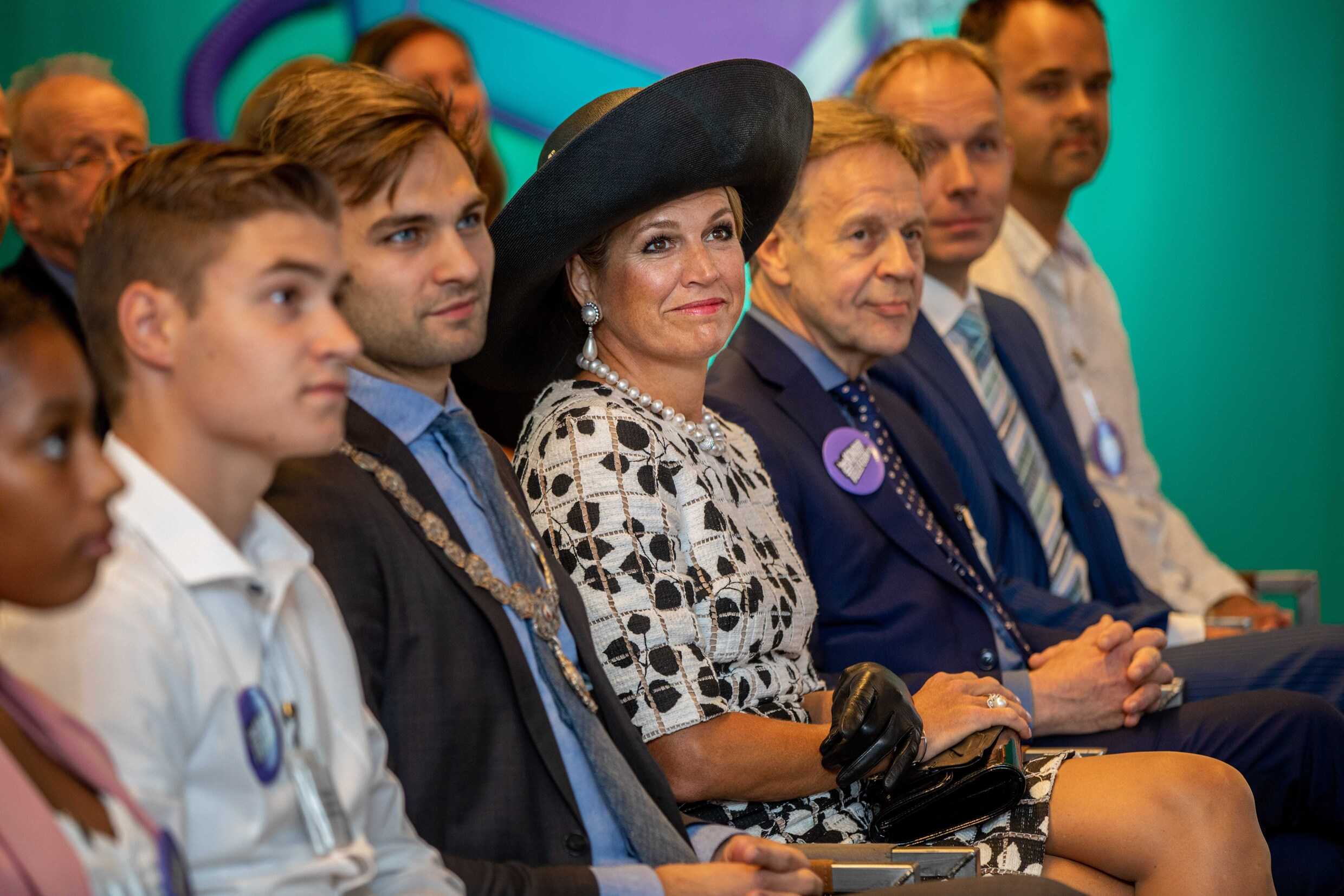 koningin-maxima-is-vandaag-op-het-hoofdkantoor-van-de-kindertelefoon.jpeg